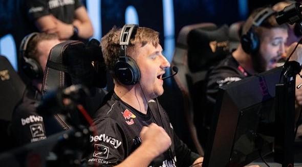 LPL 宣布夏季赛赞助商：包括奔驰、李宁、京东和其他12家