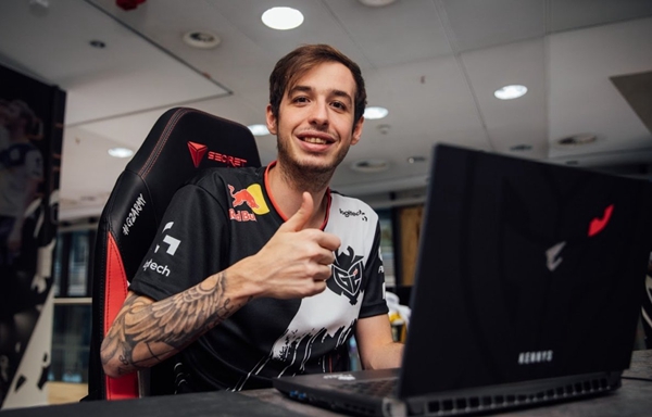 德国杯淘汰赛 D2 赛程与首发阵容：单人赛 Top Esports . 369 对 Invictus Gaming . TheShy